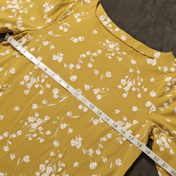 NWT St. John's Bay Mustard Floral Long Sleeve Top - Picture 3 of 6